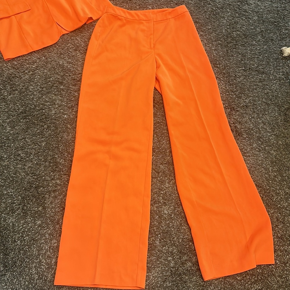 Suit - Picture 3 of 4